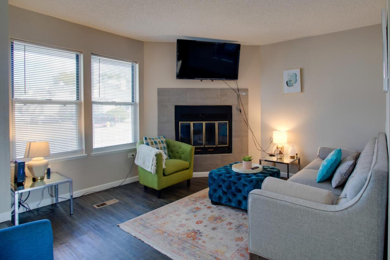 Aurora Home With Balcony 18 Mi To Downtown Denver! Luaran gambar